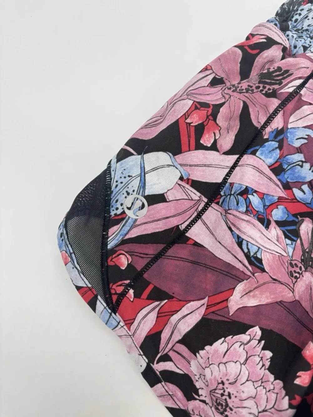 Lululemon Hotty Hot Shorts Lush Lillies 2.5” Womens Size 2